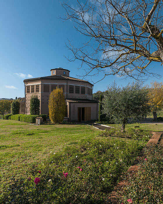 Vini e prodotti della tenuta Santavenere - Casa Vinicola Triacca